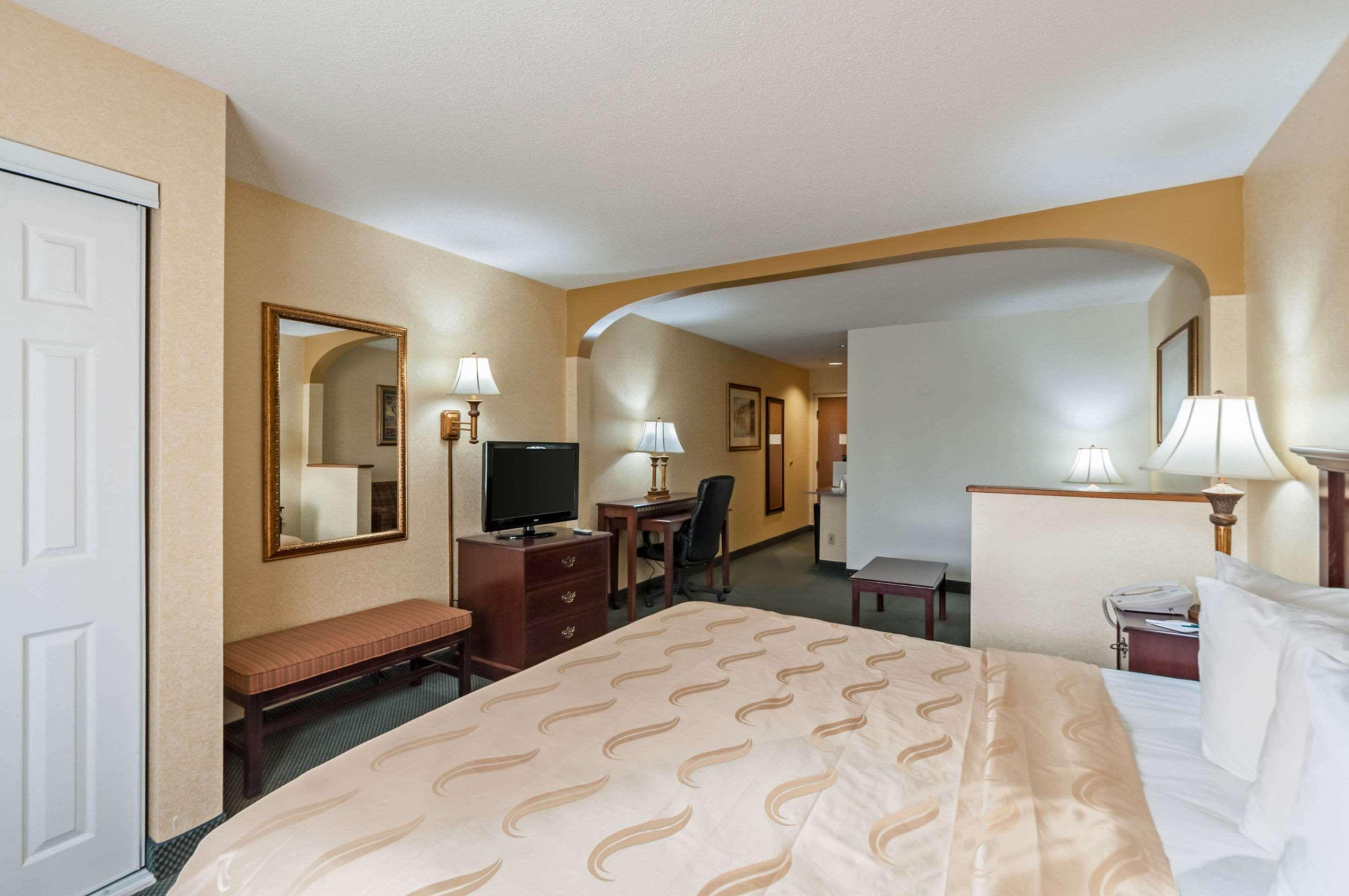 Quality Suites Честертаун Экстерьер фото