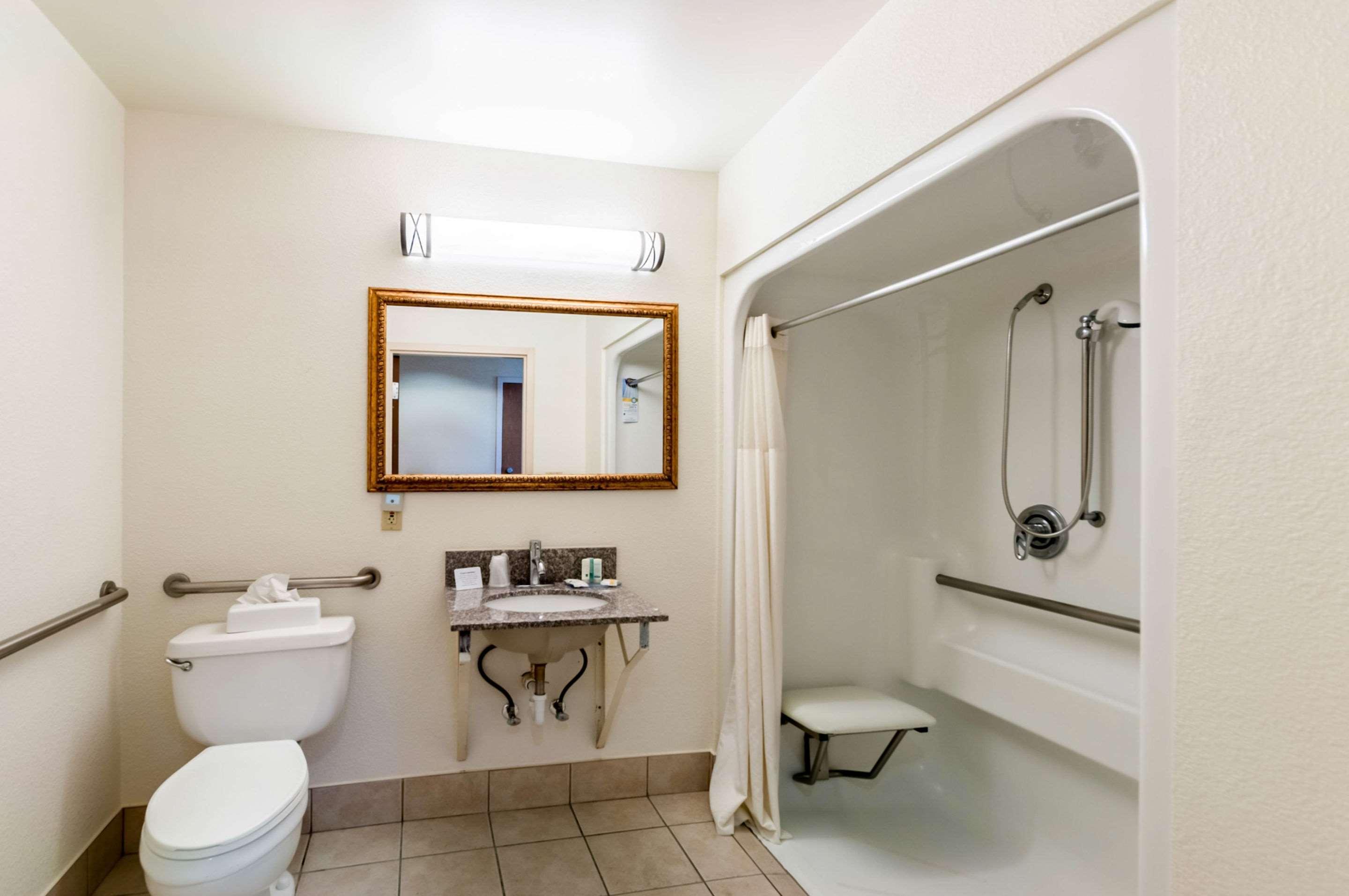 Quality Suites Честертаун Экстерьер фото