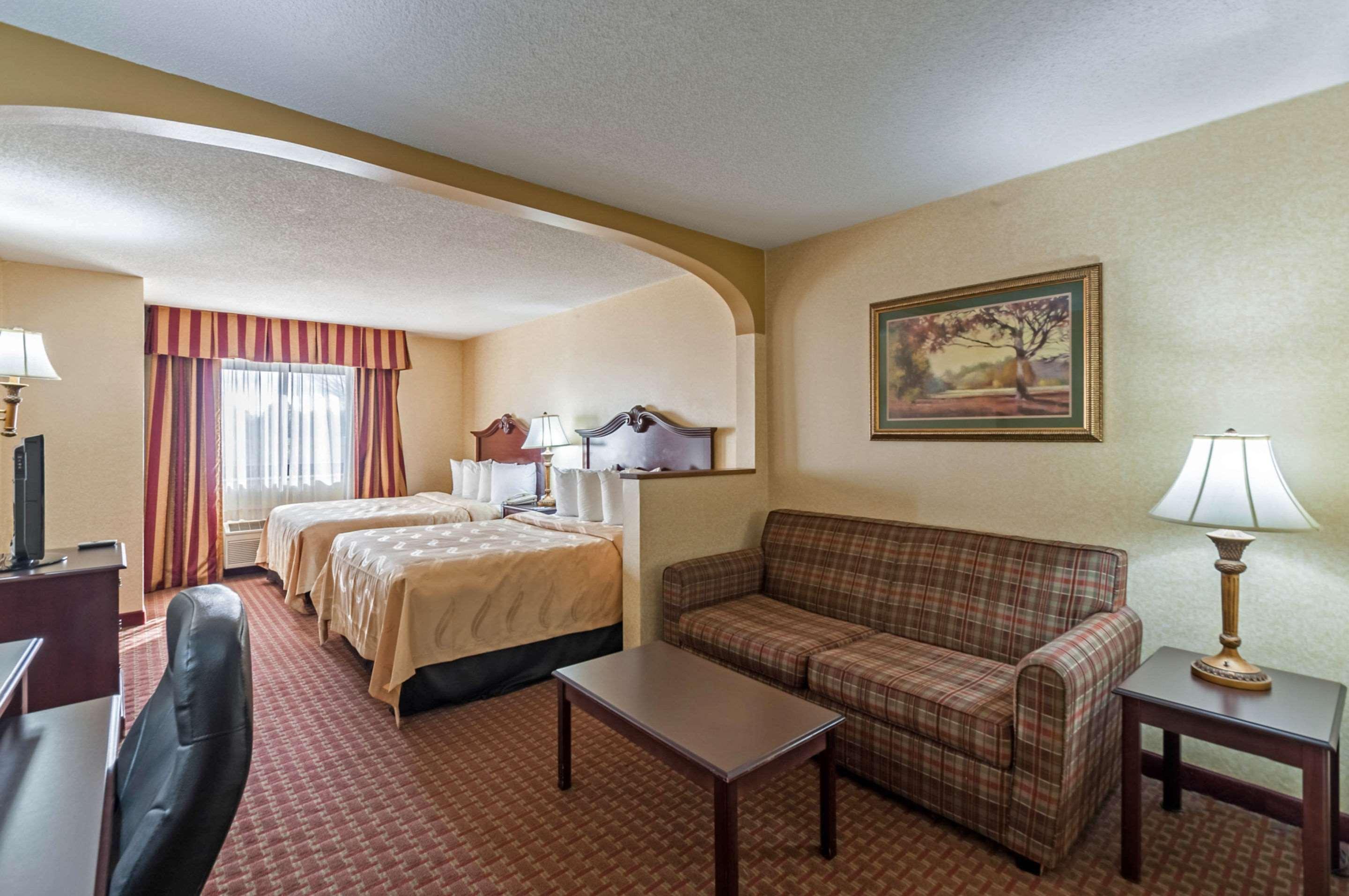 Quality Suites Честертаун Экстерьер фото