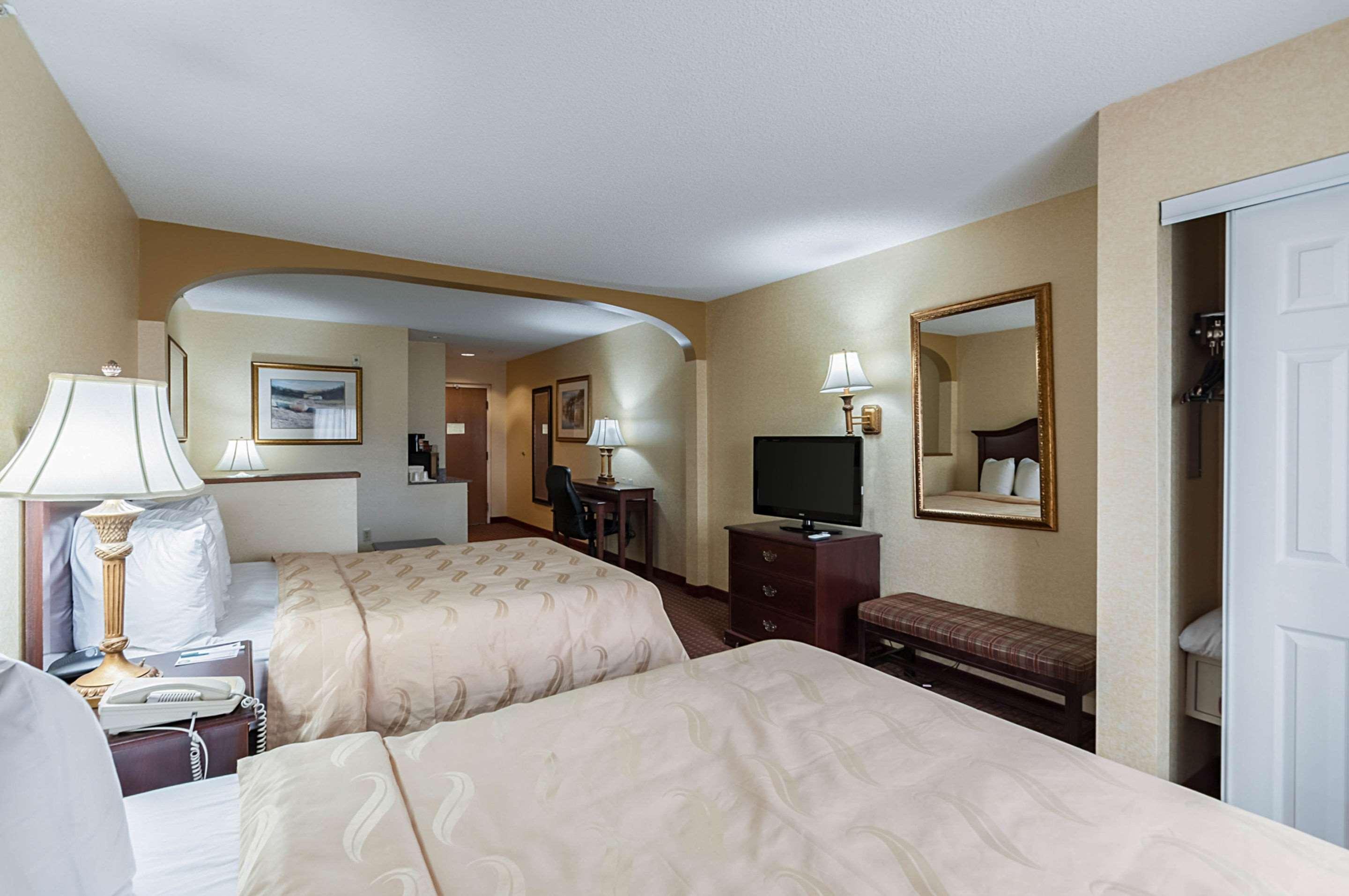 Quality Suites Честертаун Экстерьер фото