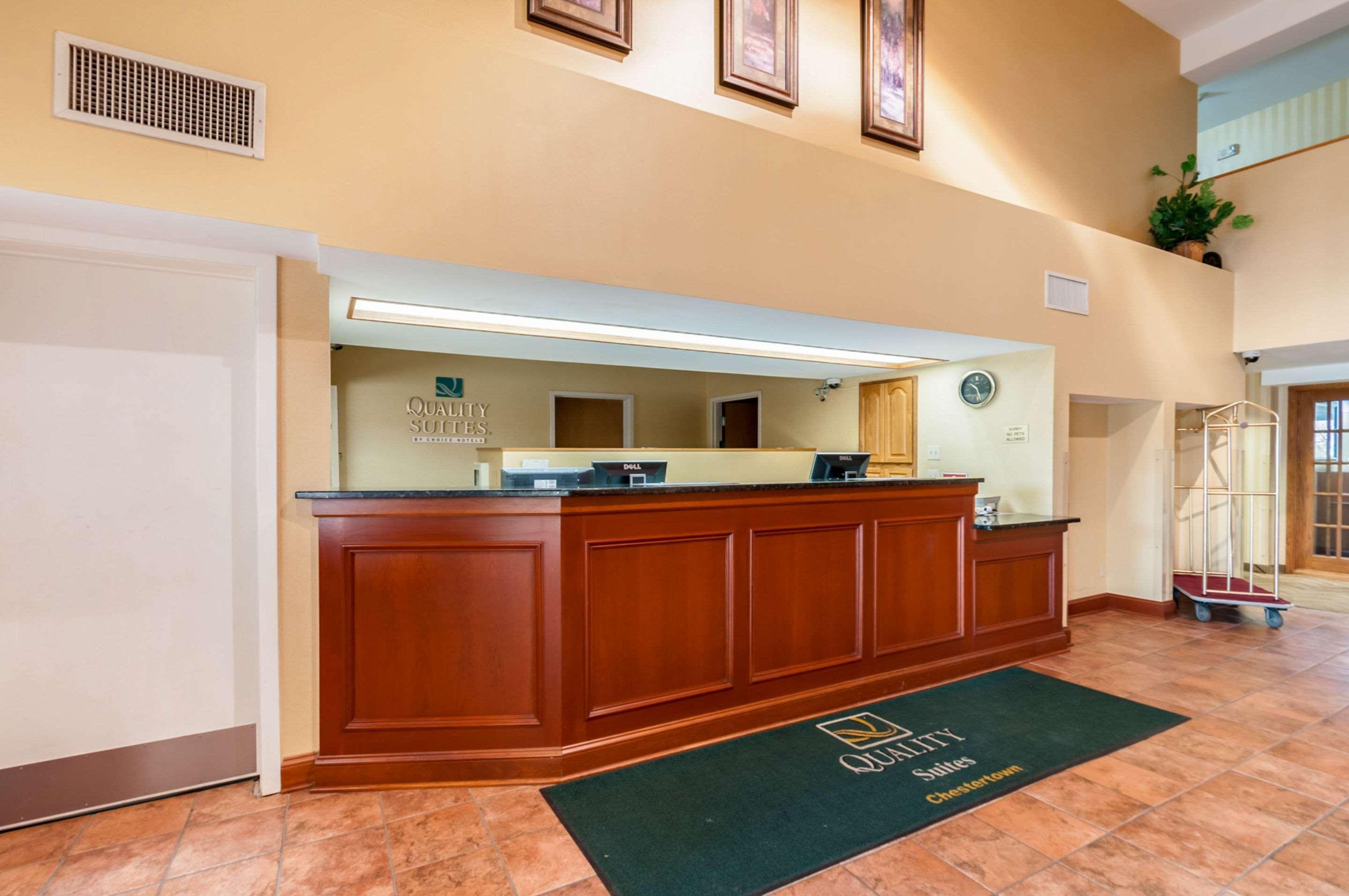 Quality Suites Честертаун Экстерьер фото
