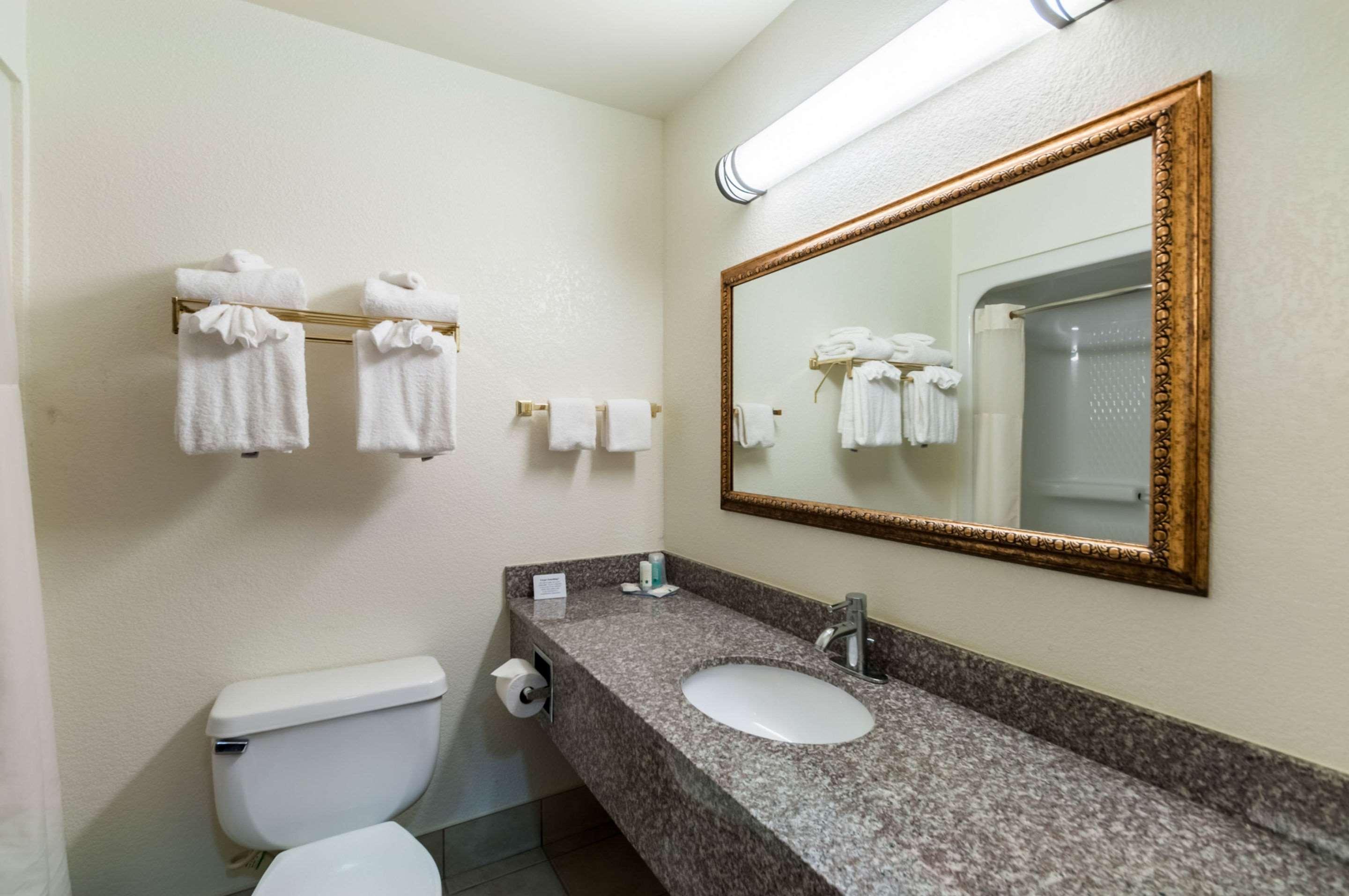 Quality Suites Честертаун Экстерьер фото