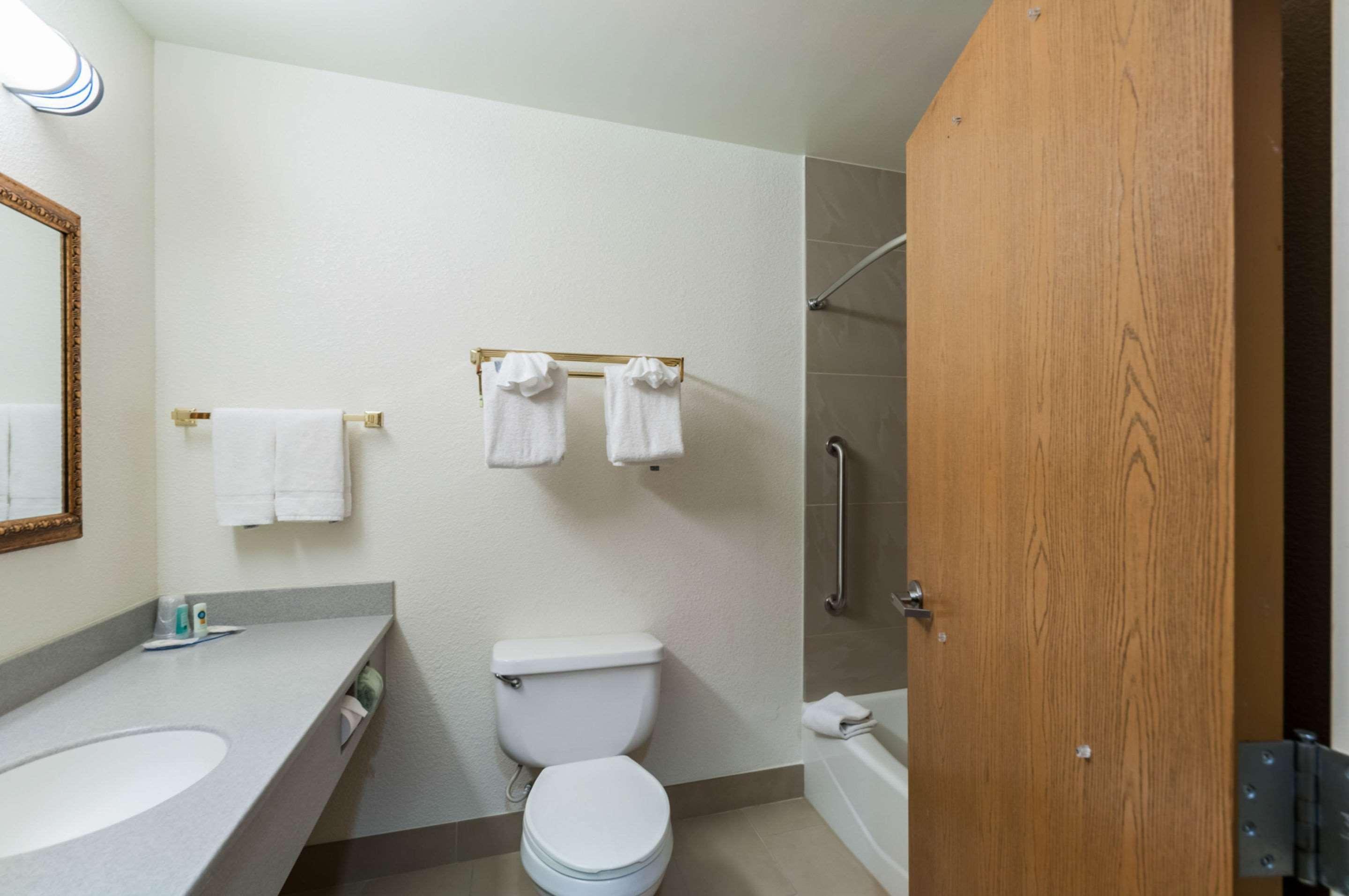 Quality Suites Честертаун Экстерьер фото