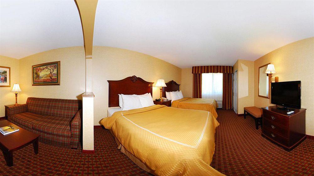 Quality Suites Честертаун Экстерьер фото
